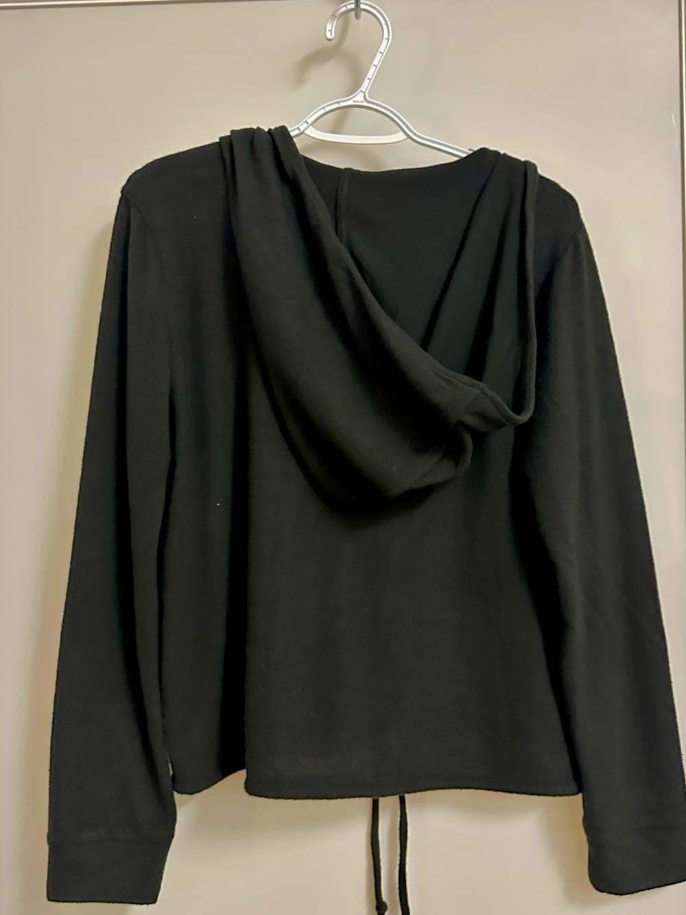 Women’s Top Black Hooded Pullover Drawstring Sweatshirt NWT - Picture 7 of 8